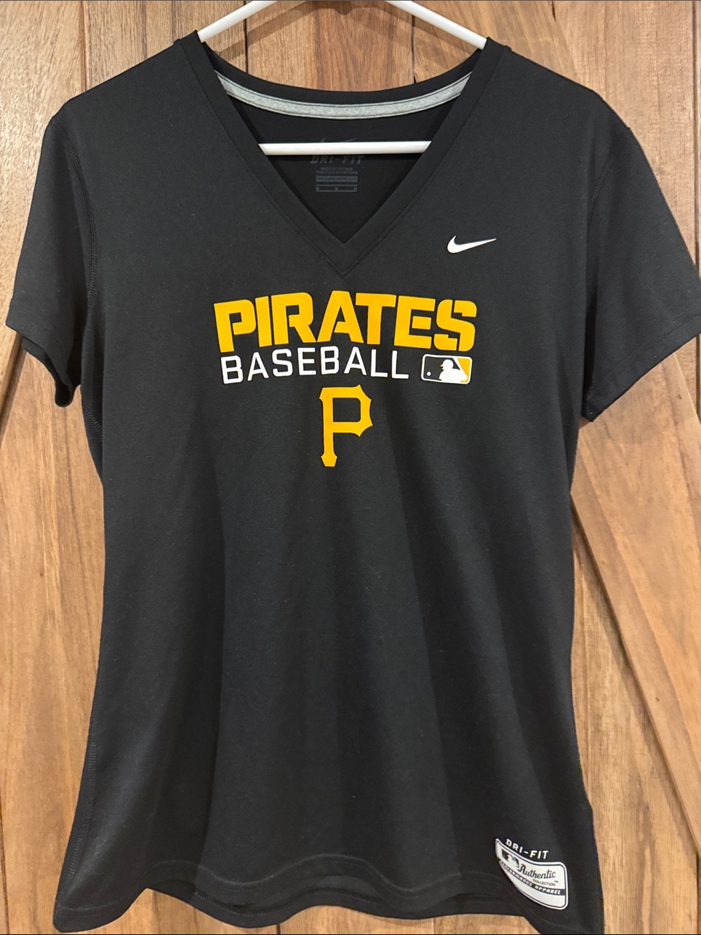 Nike Black and Yellow Pirates Baseball V‑Neck Tee size womans medium